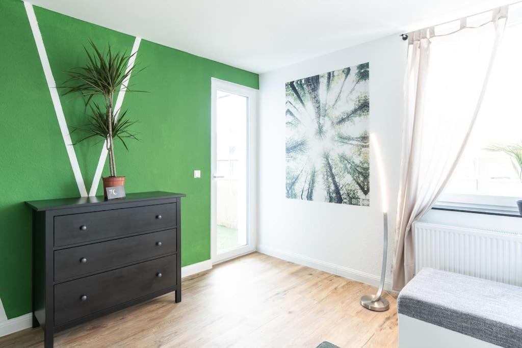 Nature Inspiration Apartment With Balcony & Grill Bbq In Duisburg Mitte Central Station 10 Mins & Big Tv With Photo Lights Exterior photo