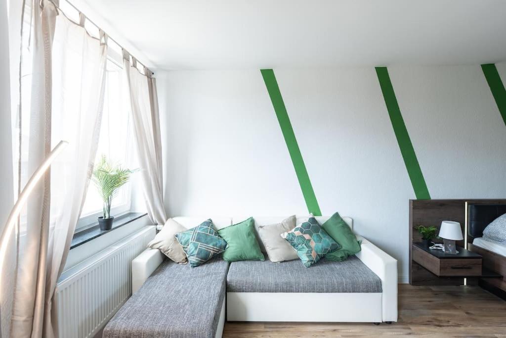 Nature Inspiration Apartment With Balcony & Grill Bbq In Duisburg Mitte Central Station 10 Mins & Big Tv With Photo Lights Exterior photo
